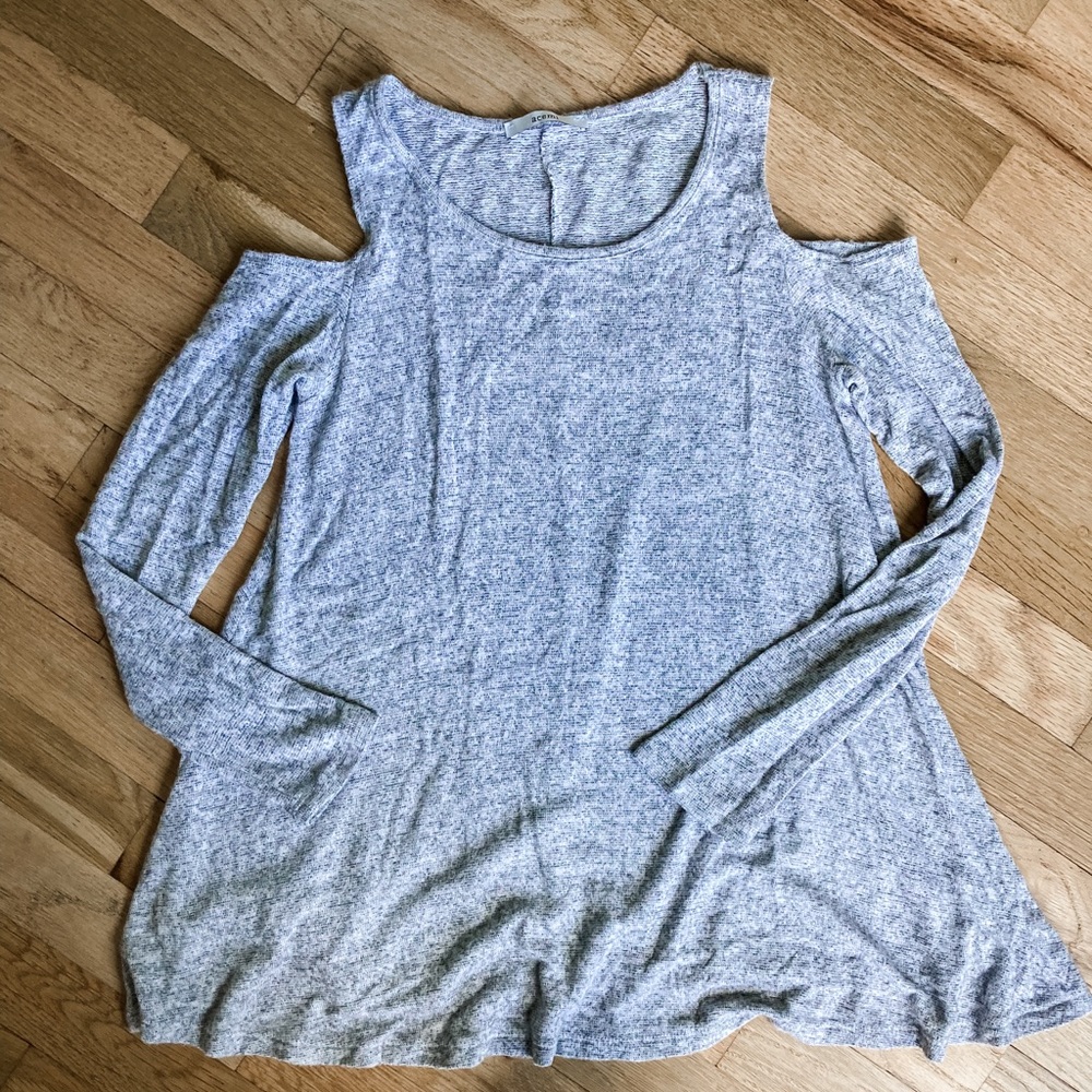 Acemi open shoulder, long sleeve, flounce shirt